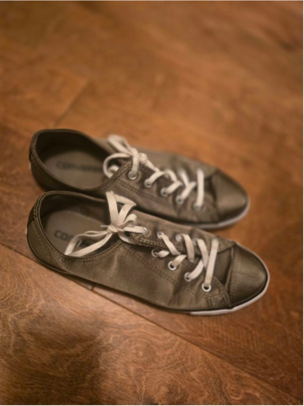 Women's Converse olive green & White Sneakers Size 8